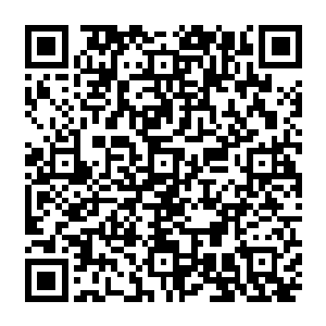 当贝海把目光转过去的时候就看到了一位身材苗条穿着一身深色职业裙装的漂亮姑娘二维码生成