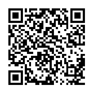 很多时候他甚至抗拒坐在自己的宽大办公桌后面的豪华座椅上二维码生成