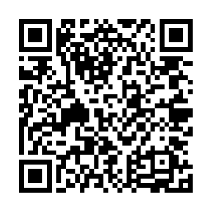 徐落颤抖着手从夜染手上接过这一颗拇指指甲盖大小的戒指二维码生成