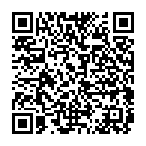 忽然杨戬一下想到了之前的时候从密室之中得到的那个神秘的石床二维码生成