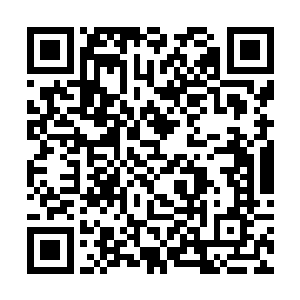 我无意间发现她裙带上还系着两朵用珍珠攒成的小花二维码生成