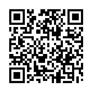 我瞄了一眼正用桃木剑劈着那些树枝的师父二维码生成