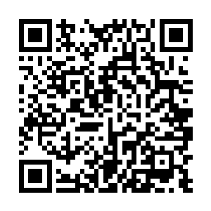 我要你从这家珠宝店里面拿到保护的最严密的两件珠宝二维码生成