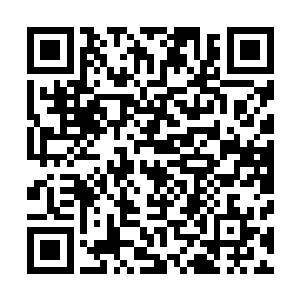 或者邀请一些比较有名的艺术家把他们的作品放在这了展列二维码生成