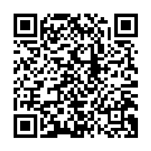 房间里气息变得暧昧起来……来时的预想或许不是眼前的这种二维码生成