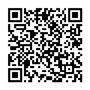 房间里站着三位穿着类似衙役服饰但略显华丽的官差二维码生成