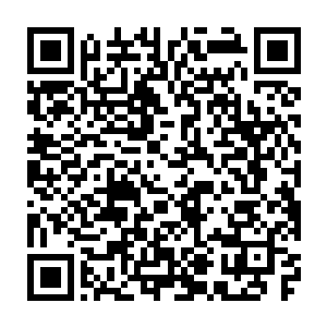 手中的巨剑狠狠的朝着另外几个距离自己最近的一个黑衣人的身上笼罩过去二维码生成