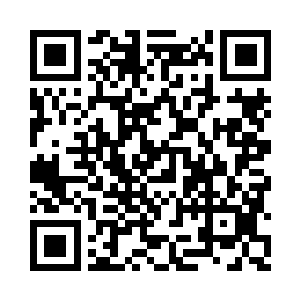 手里捏着的红酒杯一不小心给撞得泼出了大半二维码生成