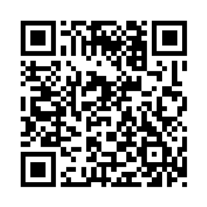 打扮成圣诞老人模样的游人数不过来……二维码生成