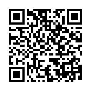 打量着來参加索菲亚拍卖会的宾客二维码生成