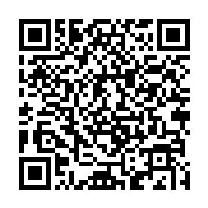 扭动着白花花的大屁股在床上爬来爬去的寻找自己的裤子二维码生成