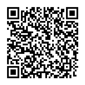 技术精湛的戏剧演员开始利用一忽闪一摆手就变出一张张不同的面孔来二维码生成