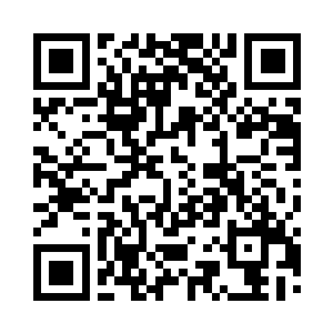 抓起旁边的一个抱枕恼羞成怒的朝他砸过去二维码生成