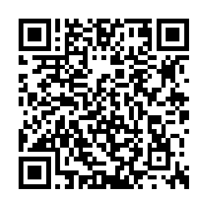 接连三支闪着红光的明显淬了毒的毒箭飞速而来二维码生成