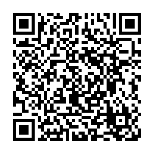 数百艘用于在地球跟太阳系行星间摆渡的京城太空运输舰有序的排列在港口处二维码生成