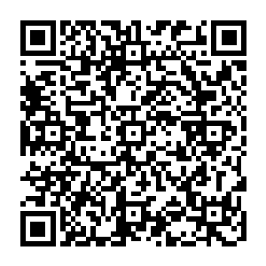 整个小教堂也就是四五排的椅子最多两百平的面积最后一排和第一排也没有什么区别二维码生成