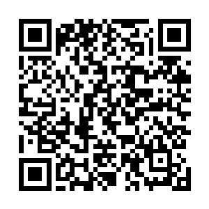 旋即我就感觉到两条纤细的手臂缓缓从脖子旁边伸了过来二维码生成