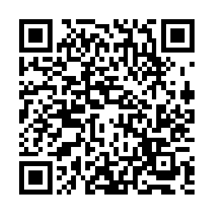 显然是校方开绿灯专门拨了体育馆的办公间给汤碧儿用二维码生成