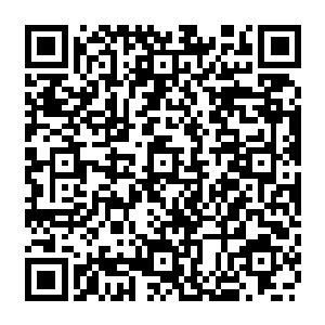 最终在飞红明眸含情翩跹转过自己身边时伸臂揽住了她盈盈一握的柔软腰肢夺入怀中二维码生成