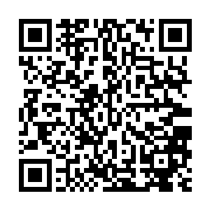 有时候一个人在展厅若有所思地来回走动……不管他是何种姿态二维码生成