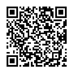 林秋生也是随便在玄学会记录的那些雇主名单中随便挑了三位二维码生成