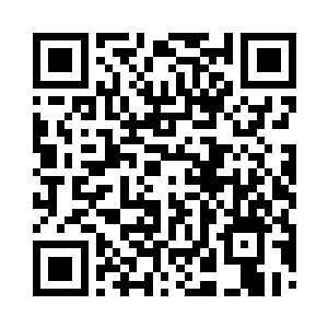 此时李老爹拿出弯刀狠狠地劈向缠住他的树枝二维码生成