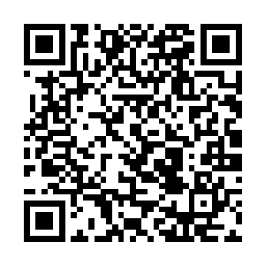 每一片被撞击的雪花都突然化成比钢铁还坚硬的寒冰二维码生成