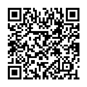 比如原本在城堡大厅的左侧角落的一个角楼位置二维码生成