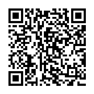 江少游都会尽量的不让自己的手指和李思琪的身体有任何的接触二维码生成