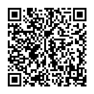 江帆立刻带着吴雅姿和李盈娇借着小文小武二人遮挡宇文长老的视线机会二维码生成