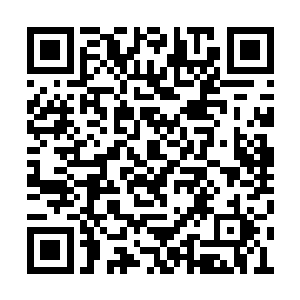 汪大锤坐在位置上也是绷紧了身体忧心忡忡模样二维码生成