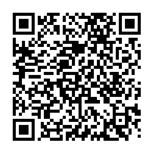 流墨墨接过三件解除封印后泛着流光和拓印花纹的灵器有点无奈的摇摇头二维码生成