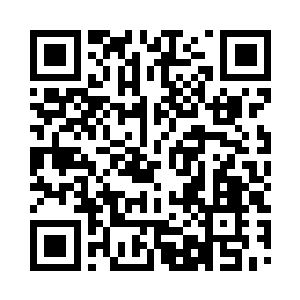 满冠的繁茂晶莹半透明树叶的雪白世界树枝桠二维码生成