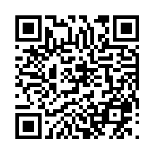 灯影中的赵樽轻靠在垫了倚枕的罗汉椅上二维码生成