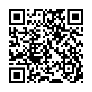 然后从厕所旁边找了个小木棍从外面给插上二维码生成