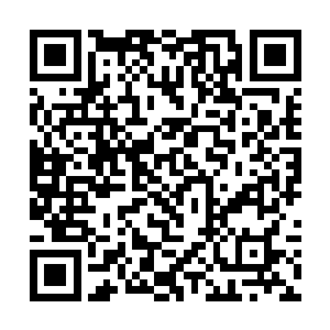 然后再用药水一点点的将粘在一起的肌肤和衣裳分开二维码生成