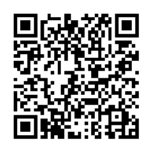 然后又从药箱中找出一些上好的云南白药敷在了伤口上二维码生成