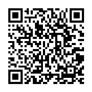 然后用只有男人才能感觉得到的暧昧羡慕的眼神看了张铁一眼二维码生成