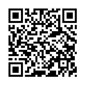 现在的他是摆不了一手剑一手书卷的模样了二维码生成