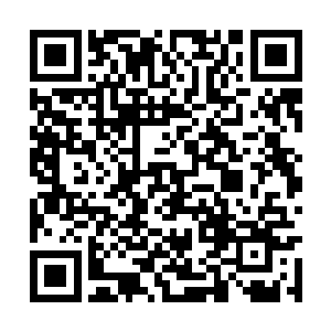 甚至能感觉到他开口的时候带着的一点淡淡的笑意二维码生成