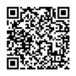 用矿泉水烧了开水饮用……他可不会喝那脏兮兮的河水二维码生成