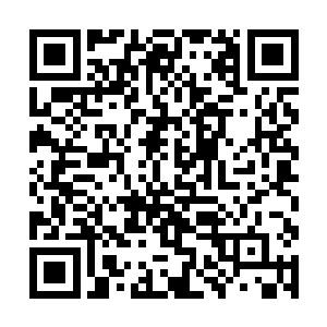 用细微到连自己都几乎听不见的声音轻轻低语了一句二维码生成