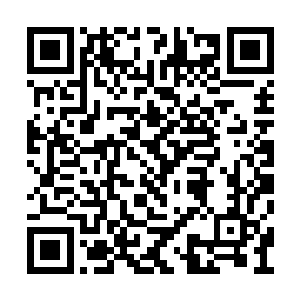 由魏家工匠花了数个日夜从锻制模型到篆刻阵列二维码生成