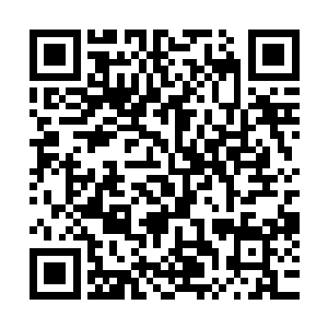 略带好奇的分出一小股神识把那颗黑珍珠卷住从水中拿了出来二维码生成