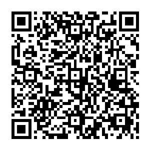 直接呼呼呼旋转着飞了起来……一路上用头发当螺旋桨旋转着过来……这能有几个人做到啊二维码生成