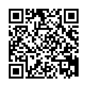 眨巴着大眼儿表现出一副很担忧的样子二维码生成