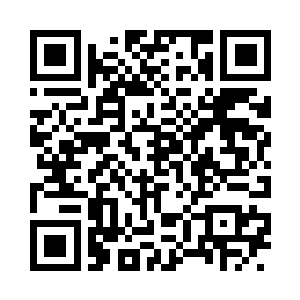眼睛一瞬不眨地盯着缓缓开启的大门二维码生成