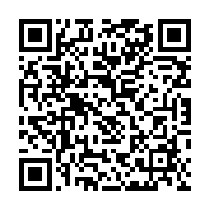 眼神不时的瞟一眼现在坐在我斜前方正专心听课的谢一鸣二维码生成