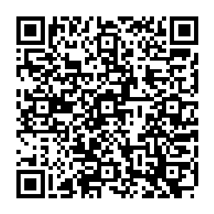 秦方等人也都是按照自己领取到的通关玉牌的顺序排队了……秦方是为首的第一个二维码生成