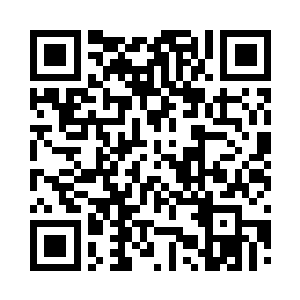 程熙踱步到了雕塑一般立在那儿的两排男模二维码生成